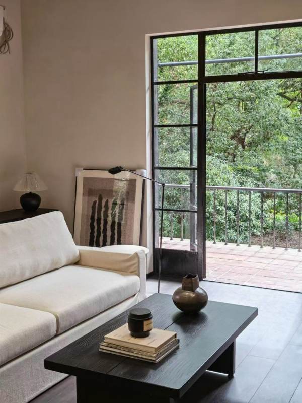 Housing image — Living Room
