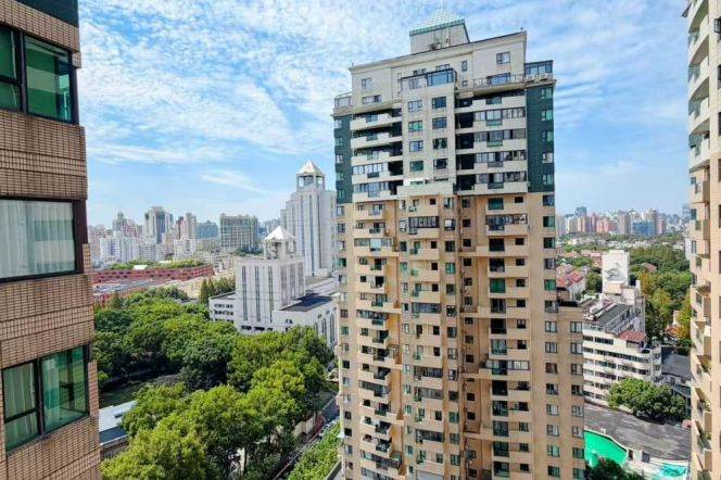 2BR Apartment at Ambassy Court (L1/L7/L10)