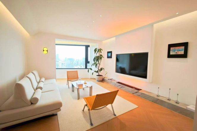 High-Floor Spacious 2BR Apartment near Zhenping Rd Metro (L3/L4/L7)