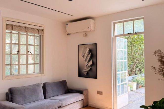 2BR Apartment near Hongqiao Rd Metro with Terrace
