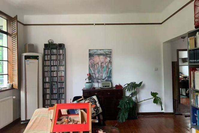 Spacious 2BR Heritage Apartment near Jiangsu Rd Metro with Terrace