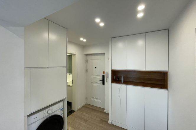 High-Floor 1BR Apartment in Jing'an with Outstanding View (L2/L11)