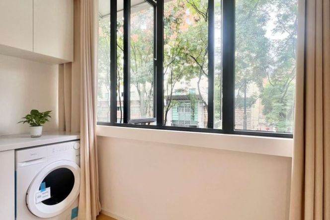 1BR Apartment in Jing'an (L7)