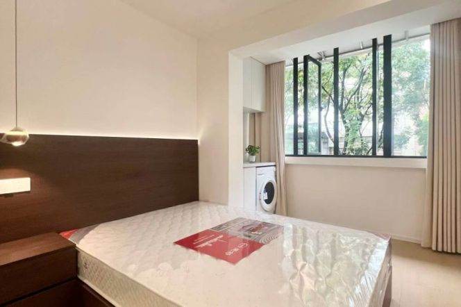 1BR Apartment in Jing'an (L7)