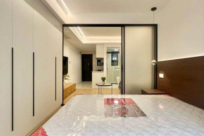 1BR Apartment in Jing'an (L7)