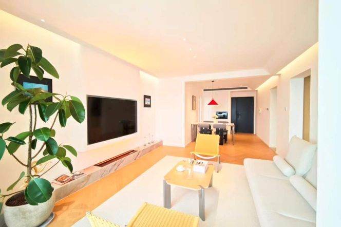High-Floor Spacious 2BR Apartment near Zhenping Rd Metro (L3/L4/L7)