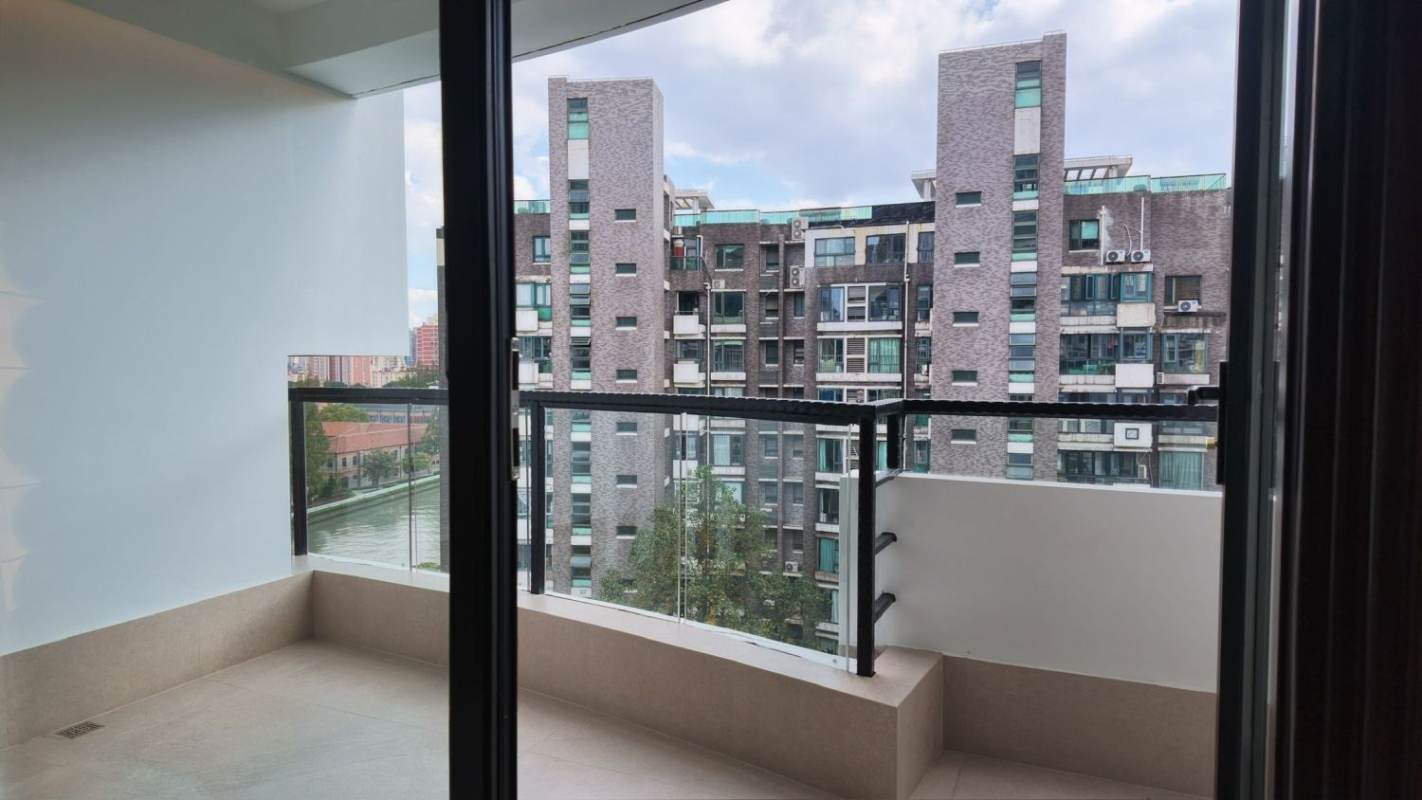 Housing image — Balcony