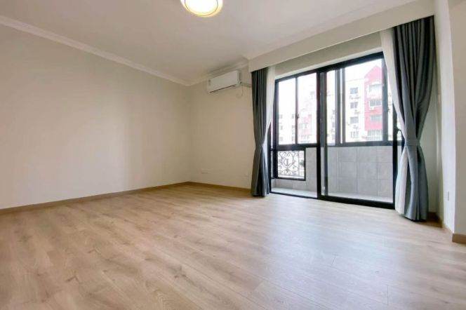 Spacious 2BR Apartment near Jiaotong University Metro (L10/L11)