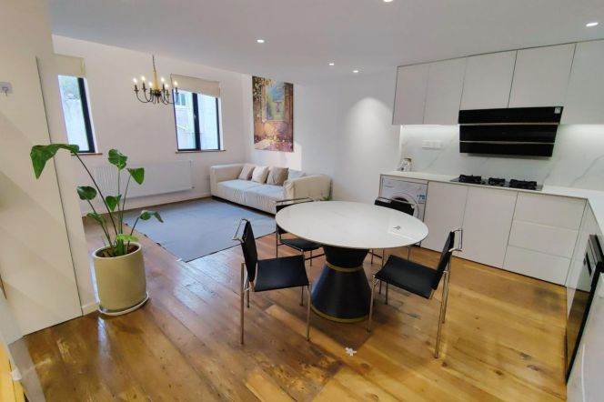 3BR Lane House near Zhaojiabang Rd Metro with Terrace (L7/L9)