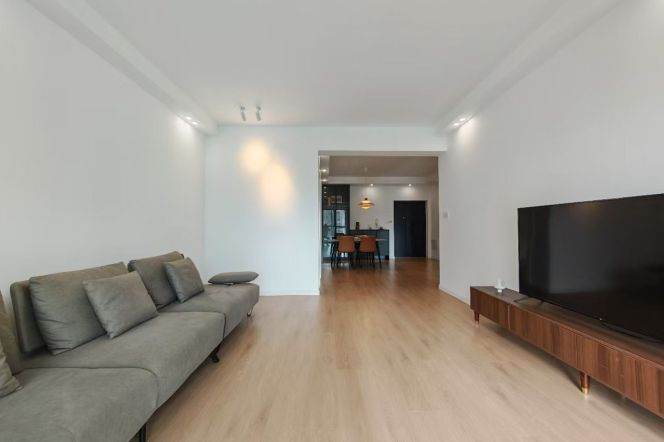 Spacious 2BR Apartment near Jiangning Rd Metro with River View (L13)