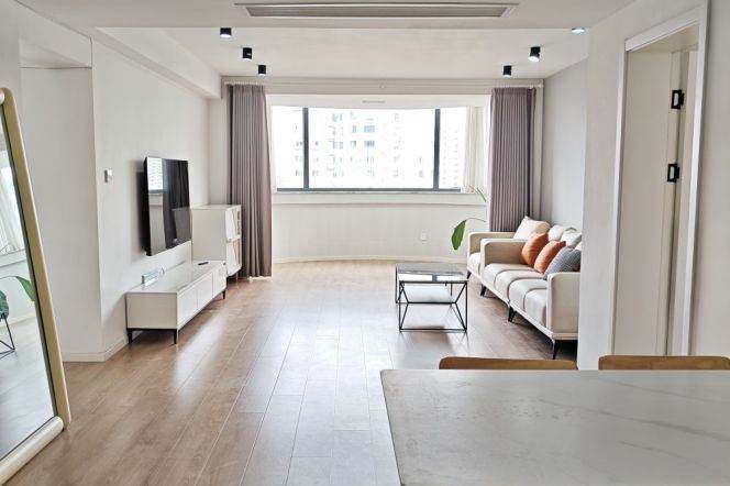 High-Floor 3BR Apartment at Sanhe Garden