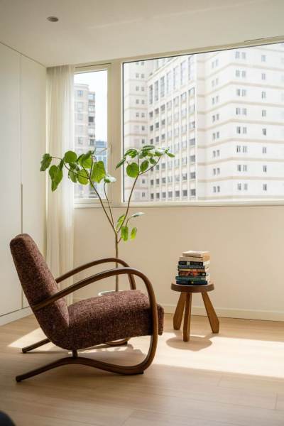 Housing image — Balcony