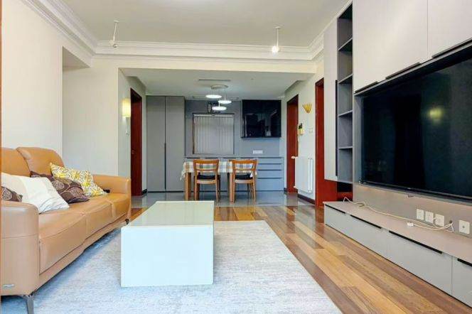 2BR Apartment at Ambassy Court (L1/L7/L10)