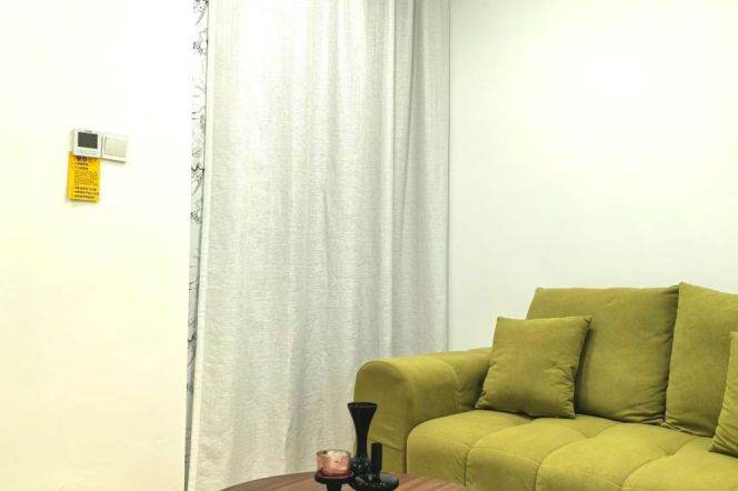 High-Floor 1BR Apartment in Xujiahui (L1/L9/L11)