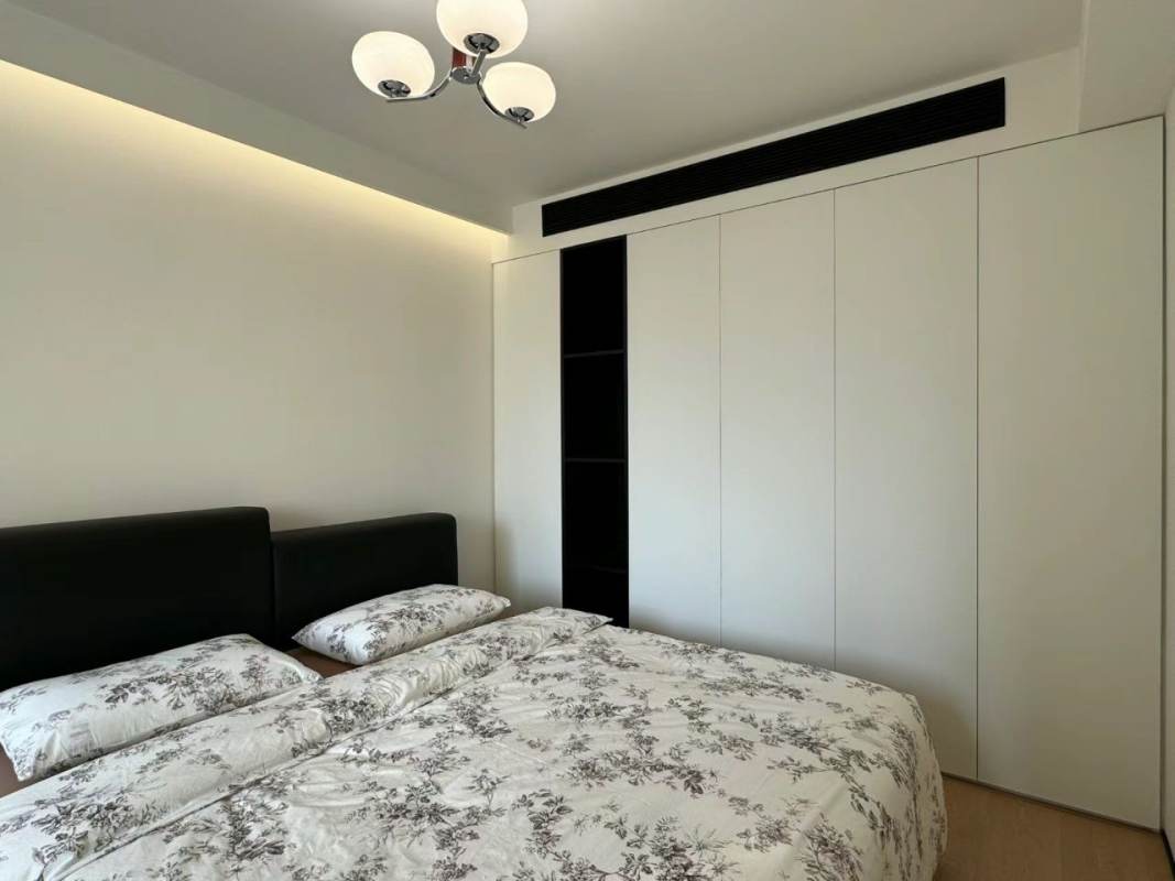 Housing image — Bedroom