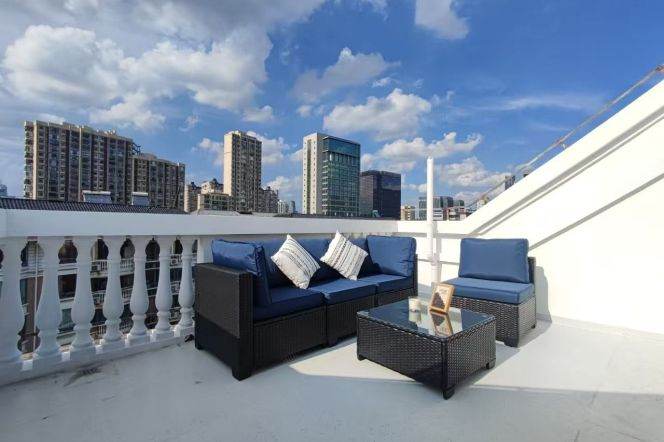 3BR Apartment near Wuzhong Road Metro with Terrace (L15)