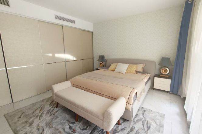 Spacious 4BR Apartment near Jiaotong University Metro with Terrace (L10/L11)
