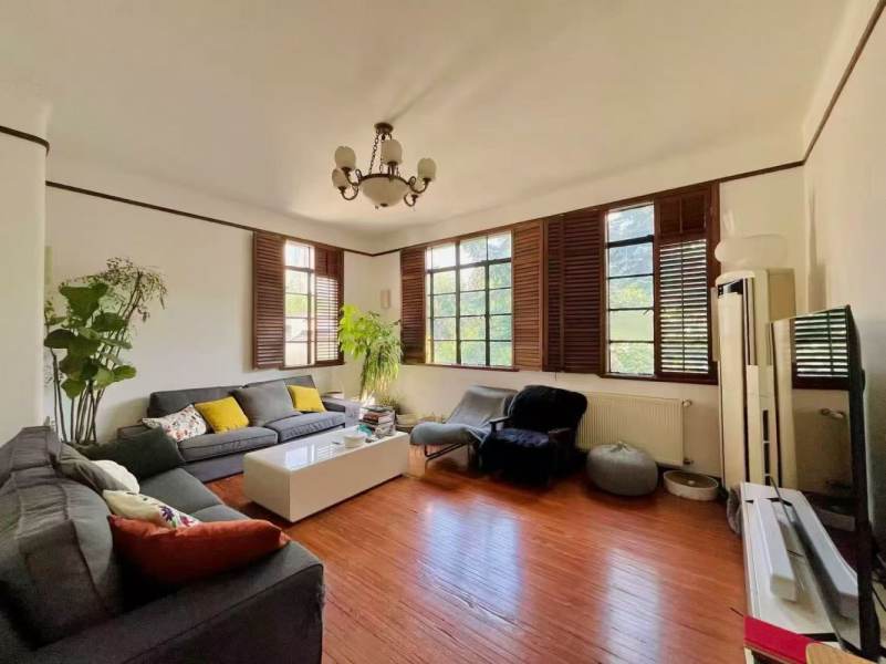 Housing image — Living Room