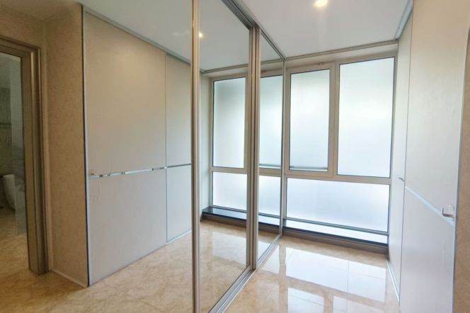 Spacious 4BR Apartment near Jiaotong University Metro with Terrace (L10/L11)