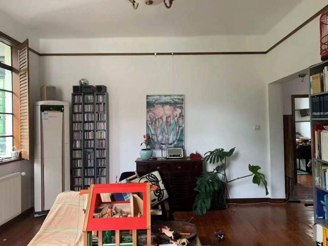 Housing image — Living Room