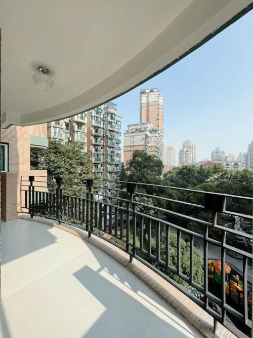 Housing image — Balcony