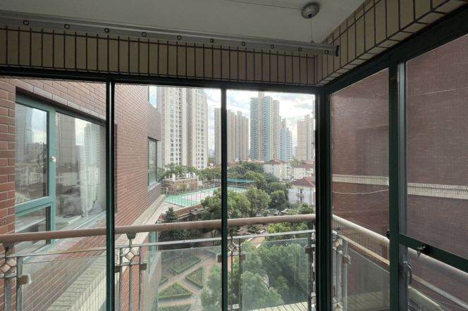 3BR Apartment at The Courtyards with Green View