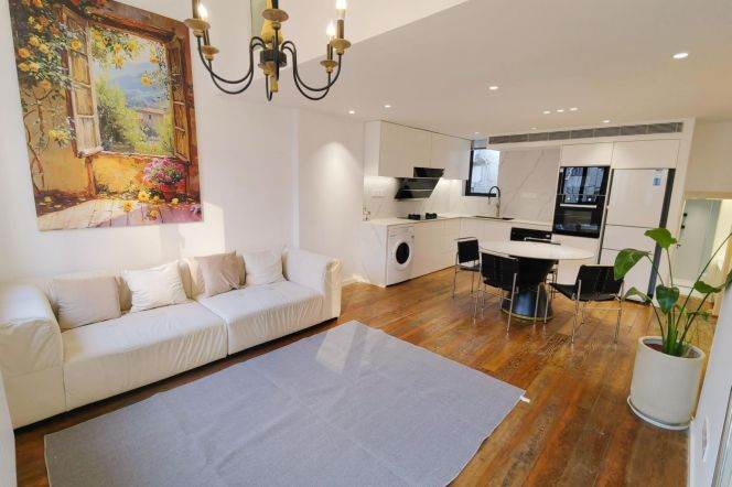 3BR Lane House near Zhaojiabang Rd Metro with Terrace (L7/L9)