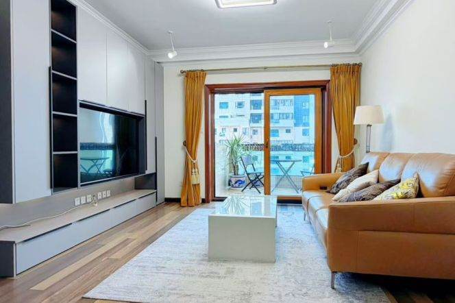 2BR Apartment at Ambassy Court (L1/L7/L10)