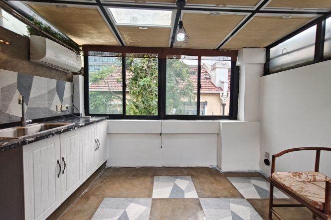 High-Ceiling 3BR Lane House in Old Xuhui with Terrace (L1/L9/L11)