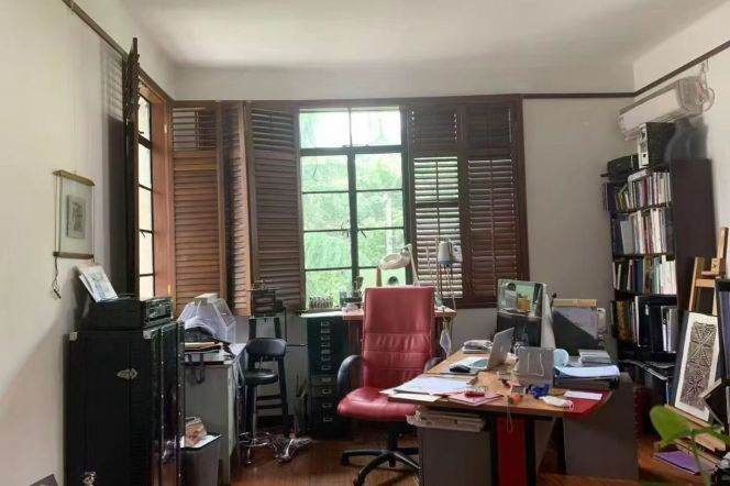 Spacious 2BR Heritage Apartment near Jiangsu Rd Metro with Terrace