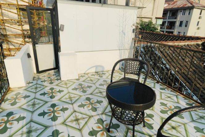 3BR Lane House near Zhaojiabang Rd Metro with Terrace (L7/L9)