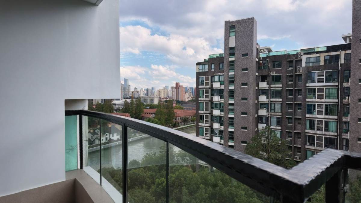 Housing image — Balcony