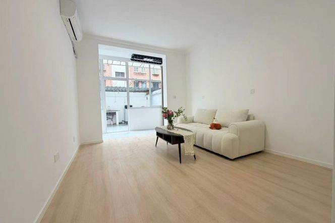 Spacious 1BR Apartment near Zhongshan Park with Private Garden (L3/L4)