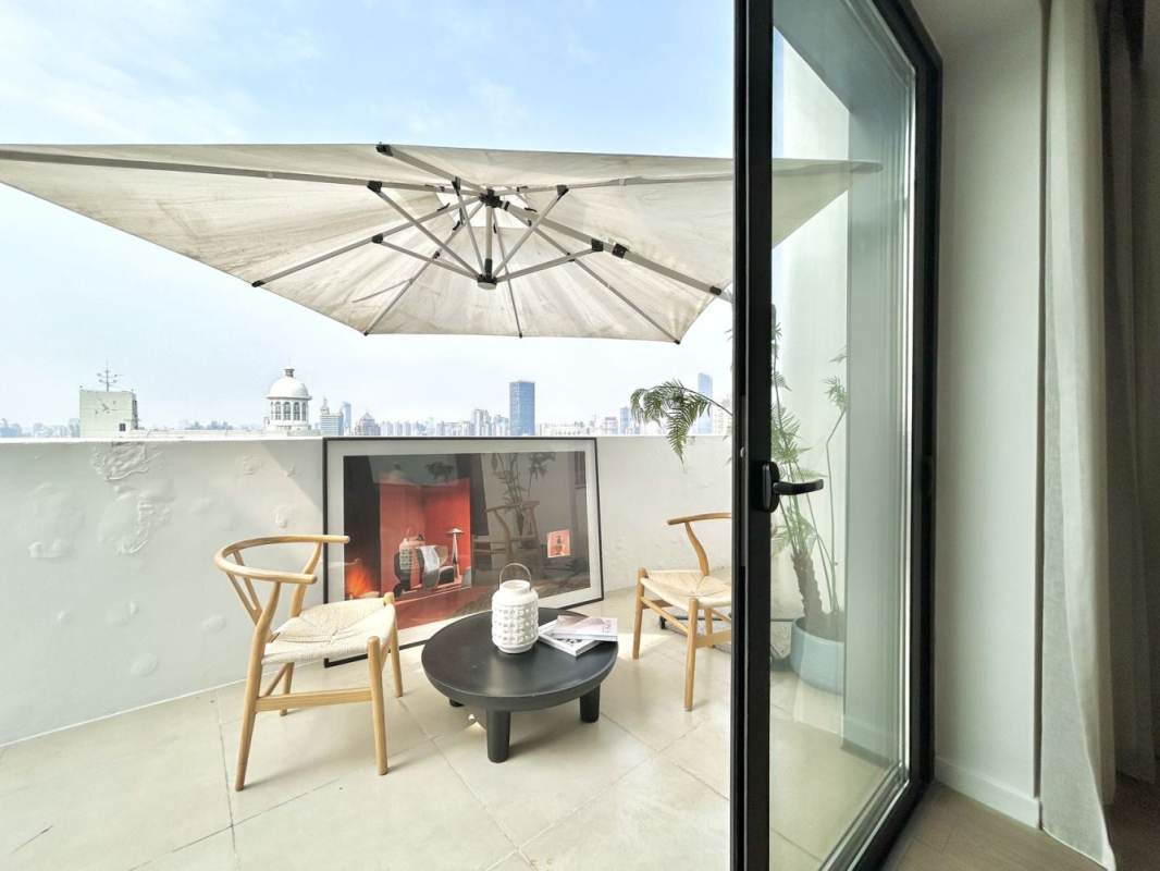 Housing image — Balcony