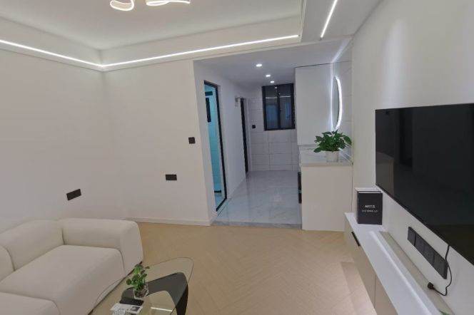 1BR Apartment in Gubei (L10)