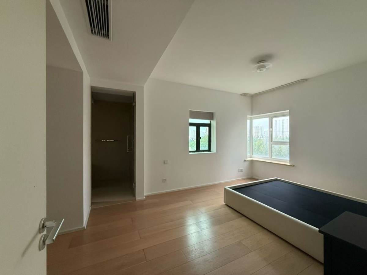 Housing image — Bedroom