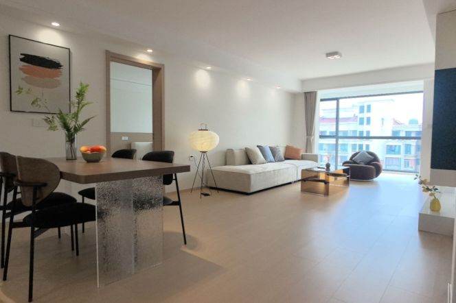 Spacious 2BR Apartment in Gubei