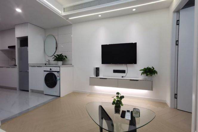 1BR Apartment in Gubei (L10)