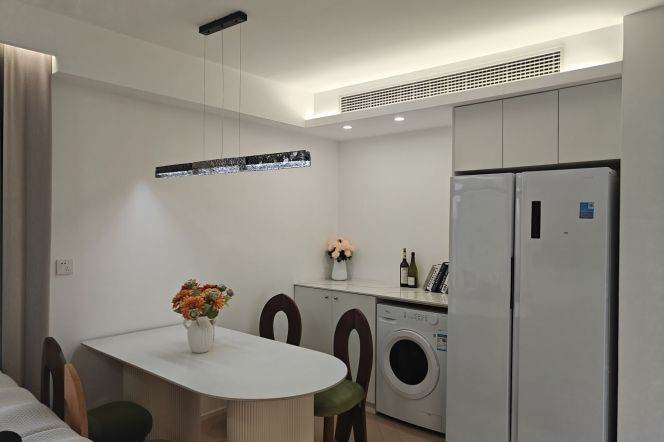 High-Floor Spacious 3BR Apartment near Changping Rd Metro (L7/L13)