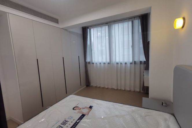 1BR Apartment in Gubei (L10)