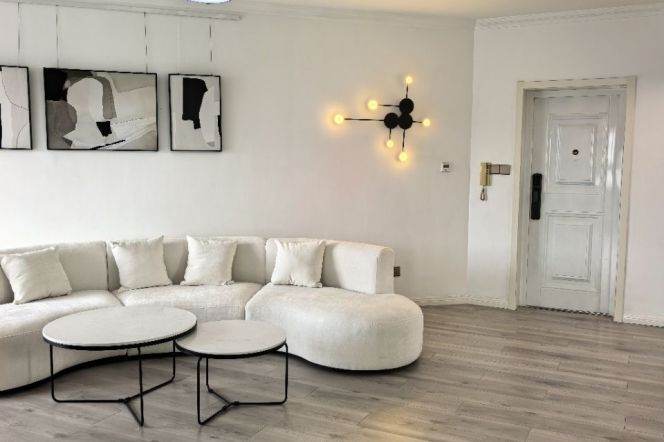 2BR Apartment near Changping Rd Metro (L7)