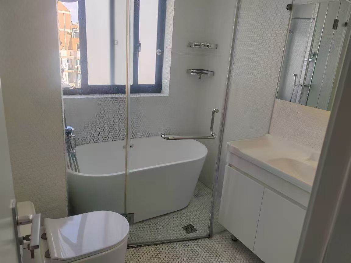 Housing image — Bathroom