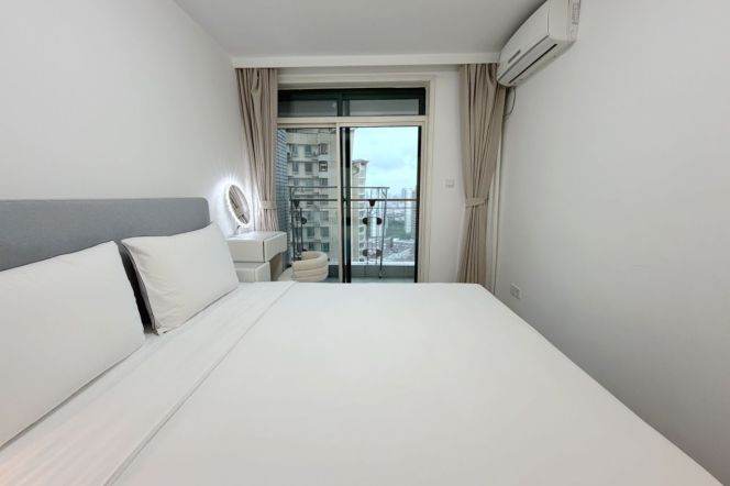 High-Floor 2BR Apartment at Oriental Manhattan (L1/L9/L11)