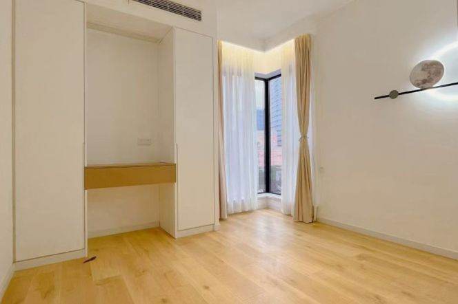 Spacious 3BR Apartment in Xujiahui (L1/L9/L11)