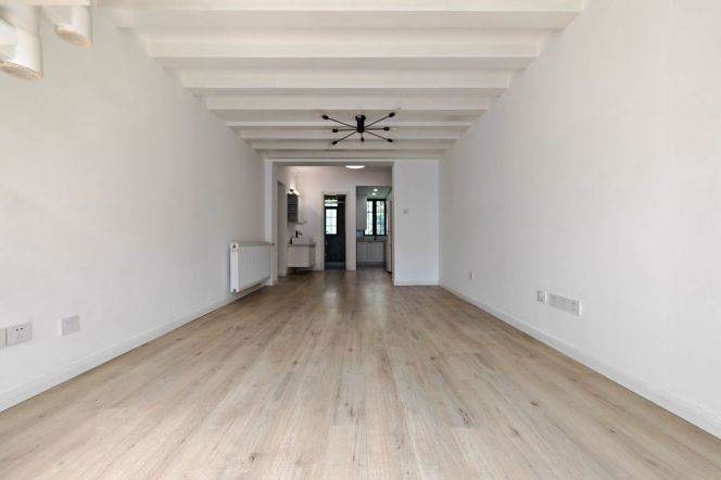 3BR Heritage Apartment in Jing'an with Terrace (L2/L7/L14)