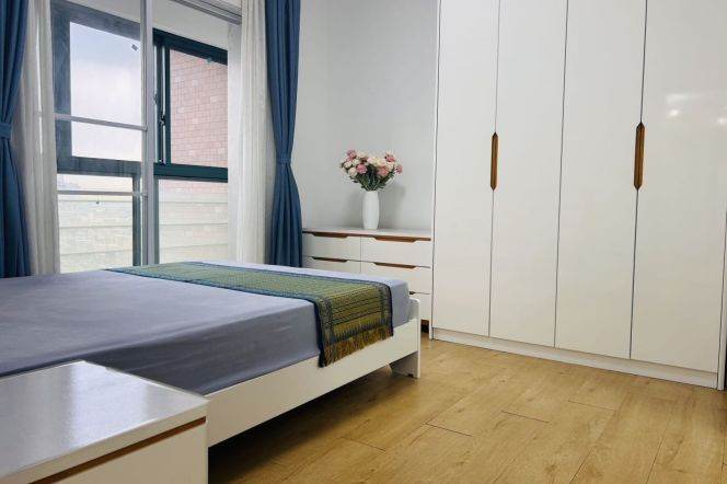 High-Floor Spacious 2BR Apartment in Gubei (L15)