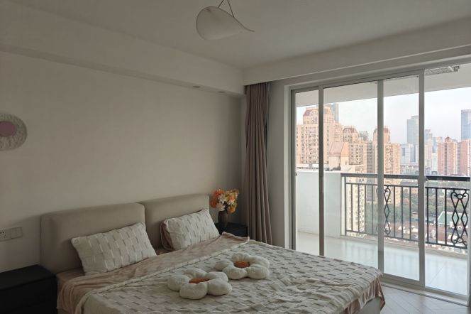 High-Floor Spacious 3BR Apartment near Changping Rd Metro (L7/L13)