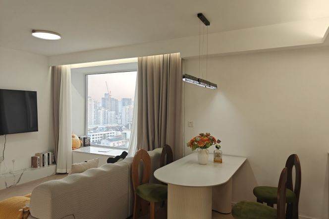 High-Floor Spacious 3BR Apartment near Changping Rd Metro (L7/L13)