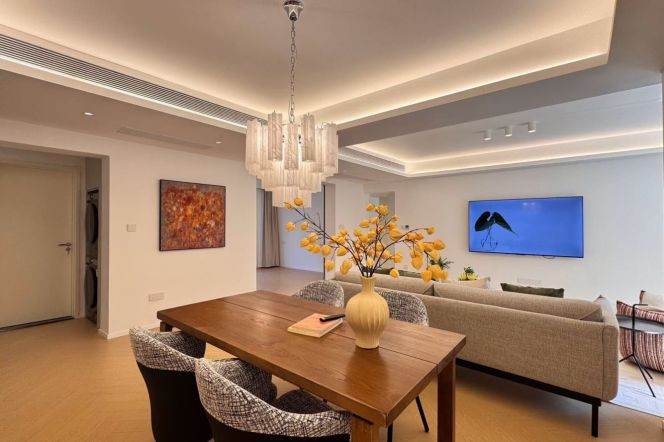 3BR Apartment in Jing'an with Green View (L2/L11)