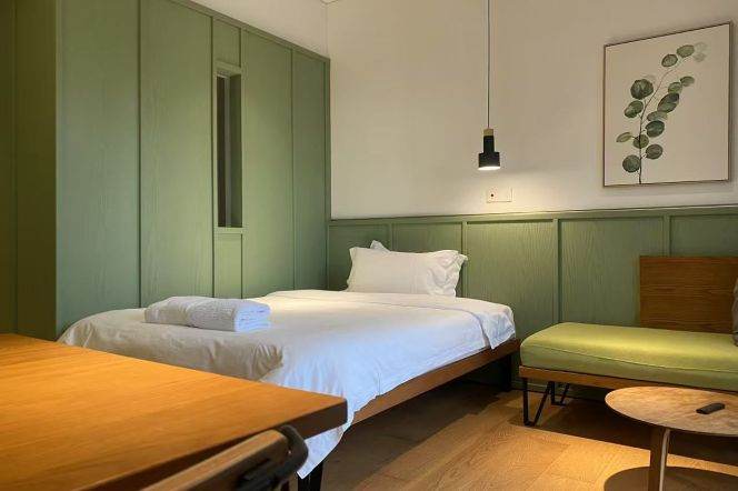 1BR Serviced Apartment near Lumina